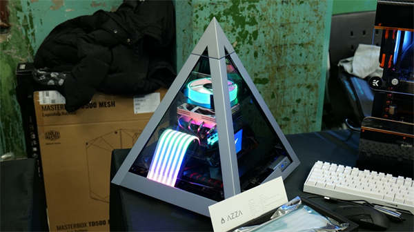 AZZA RGB GPU RISER CABLE发光PCIe延长线/大面积流水灯效超吸睛(11)