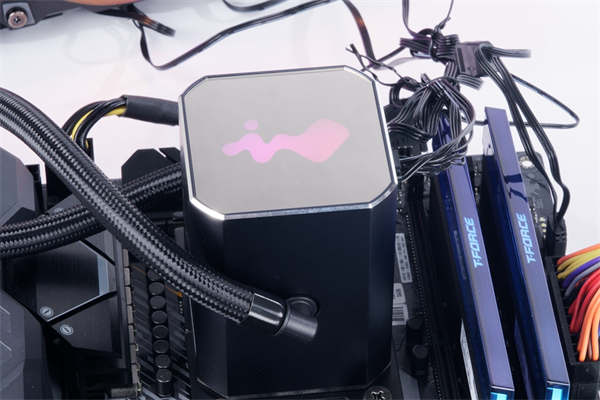 InWin SR36 PRO 360mm AIO开箱测试/一体式水冷的顶尖作品(36)