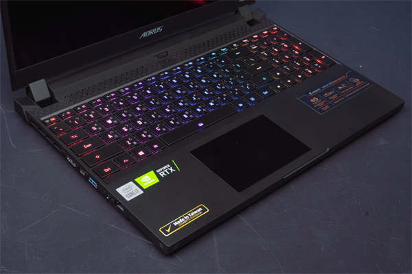 GIGABYTE AORUS 15G XC电竞笔电开箱/搭载 RTX 3070笔电显示卡、顺畅体验(19)