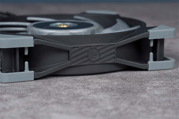 Thermaltake钢影TOUGHFAN 12 Turbo高风压风扇/2500 RPM高转速尬低噪音表现(10)