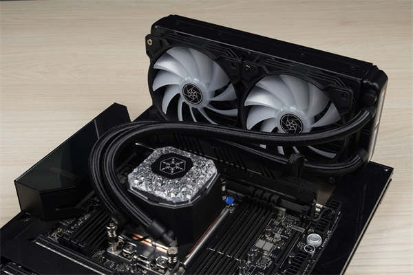 SilverStone Ice Gem一体式水冷散热器/钻石灯效超吸睛，240、280、360 一次到位(29)