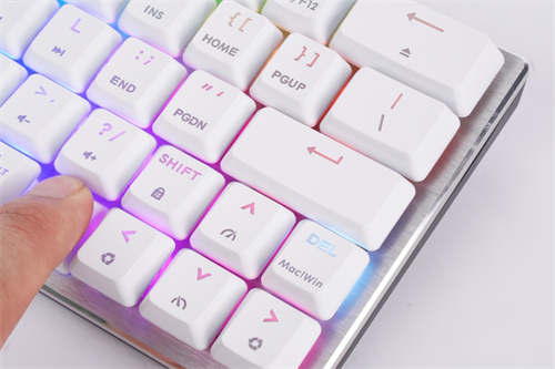 Cooler Master SK622机械键盘开箱/TCC矮轴、双模设计、原生macOS支援(15)