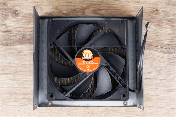 Thermaltake Toughpower PF1 850w开箱测试/全新单面板PCB设计(16)