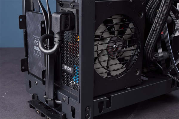 Phanteks Evolv Shift 2、Shift 2 Air ITX塔式机壳开箱/背部篓空加大散热、玻璃网(29)