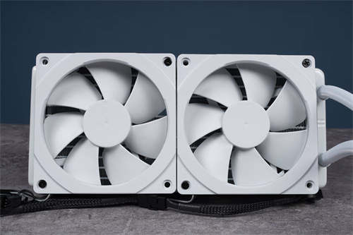 Phanteks Glacier One系列水冷散热器/7 代 ASETEK 性能保证，独家水管固定夹、无限镜灯效(17)