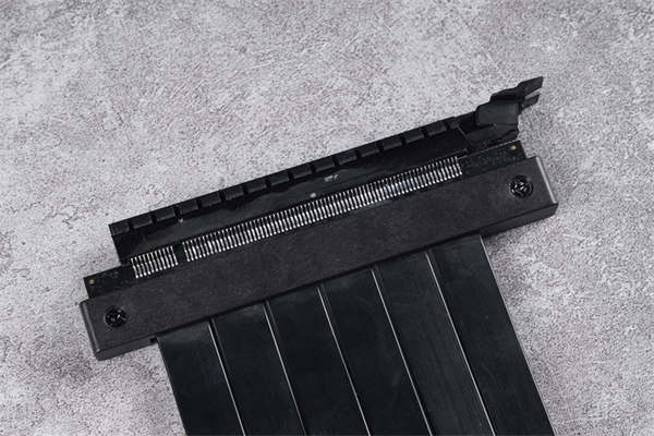 AZZA RGB GPU RISER CABLE发光PCIe延长线/大面积流水灯效超吸睛(8)