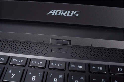 GIGABYTE AORUS 15G XC电竞笔电开箱/搭载 RTX 3070笔电显示卡、顺畅体验(12)