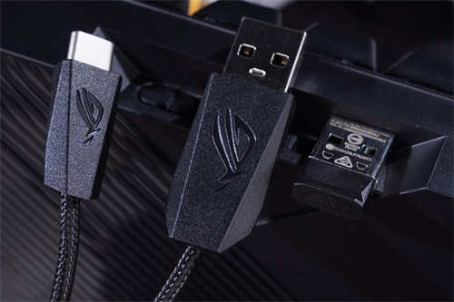 ROG Falchion 65%无线机械键盘开箱/互动式触控条不受限、ROG首款带有灯光的无线键盘(14)