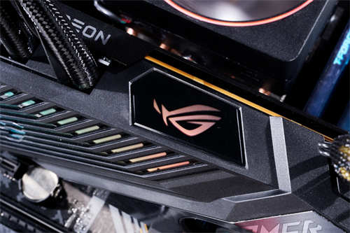 ASUS ROG STRIX LC RX 6800 XT O16G GAMING开箱测试/一张完整满足灯效、散热(18)