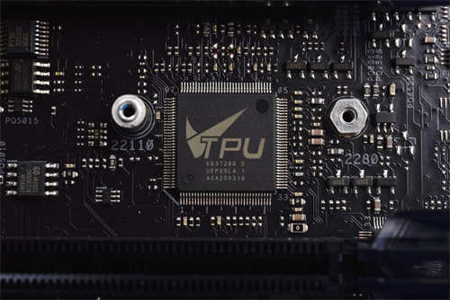 ASUS ROG Crosshair VIII Dark Hero主机板开箱测试/英雄再临 黑化无扇(23)