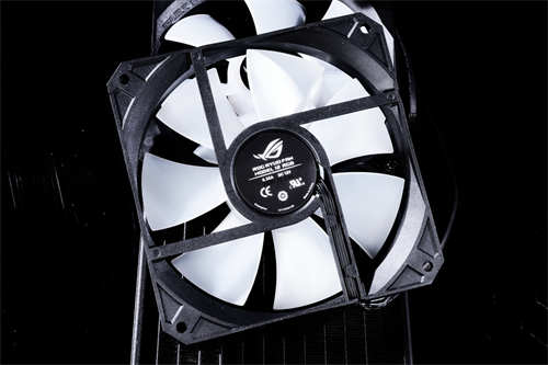 ASUS ROG STRIX LC RX 6800 XT O16G GAMING开箱测试/一张完整满足灯效、散热(11)