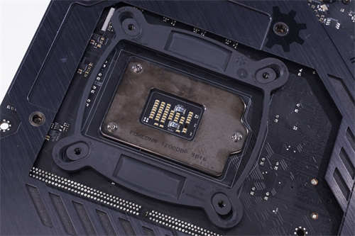 NZXT Kraken Z53一体式水冷开箱/2.36吋圆形全彩LCD萤幕、240mm规格适合小机壳(16)