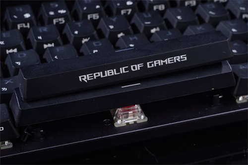 ROG Falchion 65%无线机械键盘开箱/互动式触控条不受限、ROG首款带有灯光的无线键盘(21)