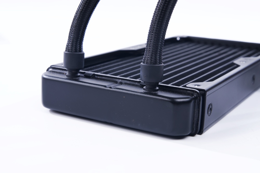 NZXT Kraken Z53一体式水冷开箱/2.36吋圆形全彩LCD萤幕、240mm规格适合小机壳(14)