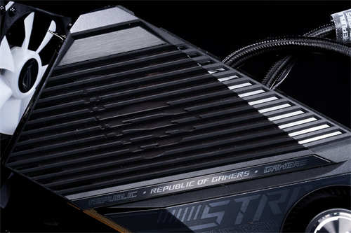 ASUS ROG STRIX LC RX 6800 XT O16G GAMING开箱测试/一张完整满足灯效、散热(7)