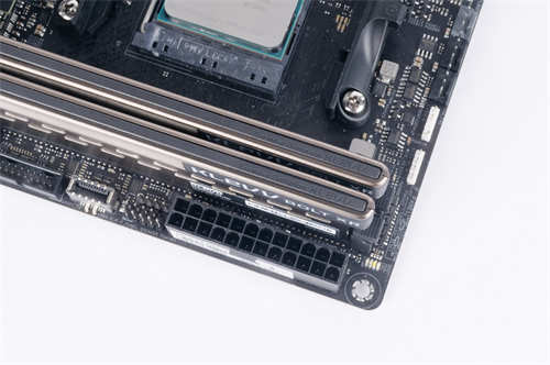 KLEVV BOLT XR DDR4 3600 8Gx2记忆体/纯铝金属沉稳散热片、Ryzen平台相容性测试通过(10)