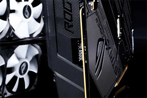 ASUS ROG STRIX LC RX 6800 XT O16G GAMING开箱测试/一张完整满足灯效、散热(15)