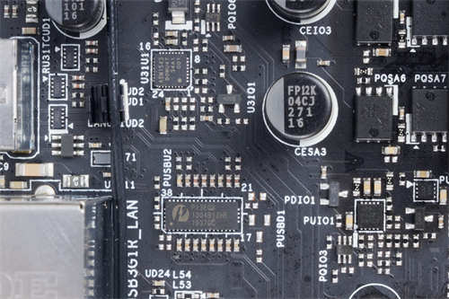 NZXT N7 Z490主机板开箱测试/无光害金属简约风格装甲，创造最有风格的主机板(32)
