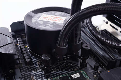 NZXT Kraken Z53一体式水冷开箱/2.36吋圆形全彩LCD萤幕、240mm规格适合小机壳(21)