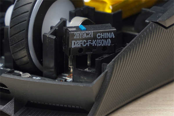 ROG STRIX IMPACT II Wireless无线滑鼠/无所「线」制、轻巧好控(18)