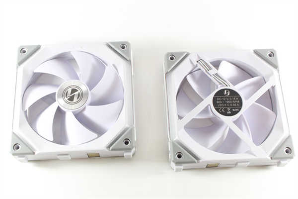 联力LIAN LI UNI FAN SL120积木风扇-串联安装超方便，跟杂乱的线材说再见！(18)
