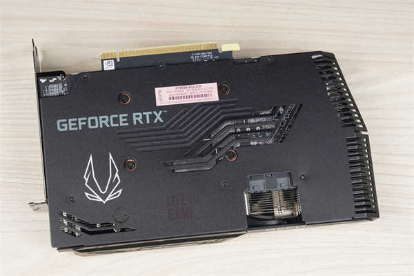 ZOTAC GAMING GeForce RTX 3070 TWIN EDGE/大小双扇设计再现，散热器加宽不加厚(9)
