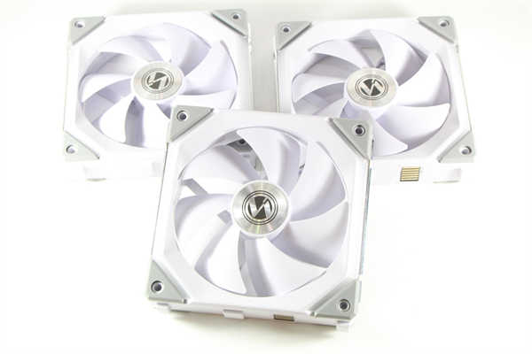 联力LIAN LI UNI FAN SL120积木风扇-串联安装超方便，跟杂乱的线材说再见！(17)