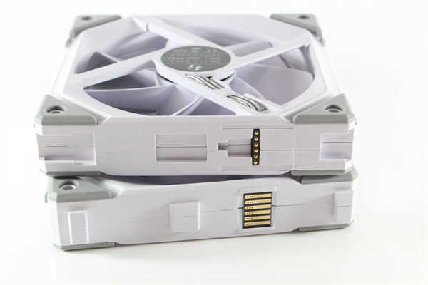 联力LIAN LI UNI FAN SL120积木风扇-串联安装超方便，跟杂乱的线材说再见！(22)