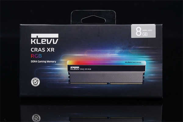KLEVV CRAS XR RGB DDR4记忆体开箱/无边角环形RGB导光灯条、纯铝散热片加强导热(1)