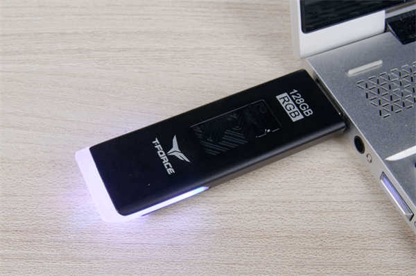 十铨 T-FORCE SPARK USB3.2 Gen1 128GB RGB随身碟/创新剩余容量灯效即时显示设计(11)