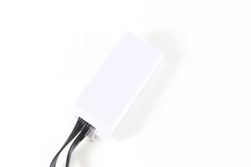 联力LIAN LI UNI FAN SL120积木风扇-串联安装超方便，跟杂乱的线材说再见！(9)