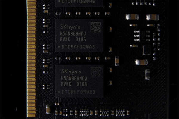 KLEVV CRAS XR RGB DDR4记忆体开箱/无边角环形RGB导光灯条、纯铝散热片加强导热(13)