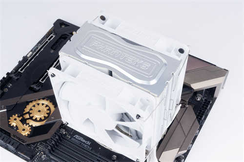 Phanteks PH-TC12DX CPU散热器/中小型尺寸设计、专利涂层技术搭载