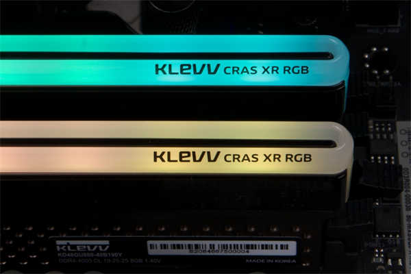 KLEVV CRAS XR RGB DDR4记忆体开箱/无边角环形RGB导光灯条、纯铝散热片加强导热