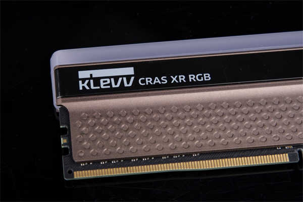 KLEVV CRAS XR RGB DDR4记忆体开箱/无边角环形RGB导光灯条、纯铝散热片加强导热(6)