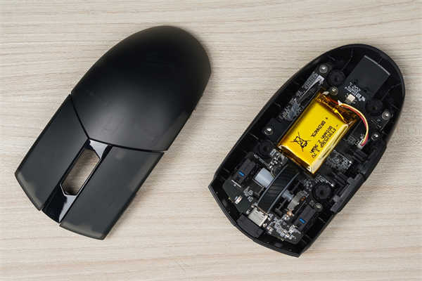 ROG STRIX IMPACT II Wireless无线滑鼠/无所「线」制、轻巧好控(15)