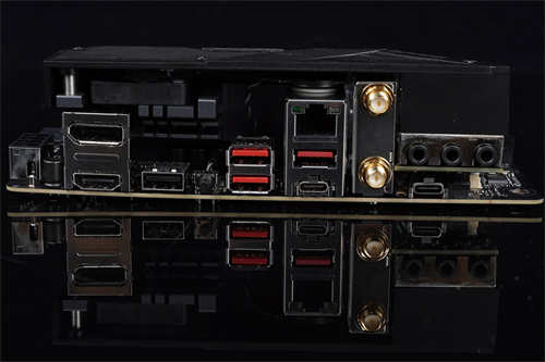 ROG STRIX B550-I Gaming ITX主机板测试报告/前置Type-C扩充、8 + 2相供电(8)