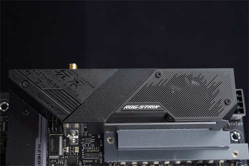 ROG STRIX B550-I Gaming ITX主机板测试报告/前置Type-C扩充、8 + 2相供电(7)