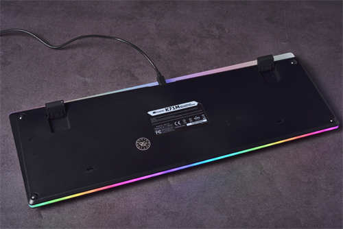 iRocks K71M RGB机械式键盘开箱/满版RGB、二色PBT键帽与智慧转轮(12)