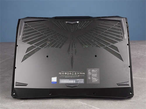 GIGABYTE AORUS 17X YB专业电竞笔电开箱测试/i9-10980HK、RTX 2080 SUPER、双330W变压器供电(6)