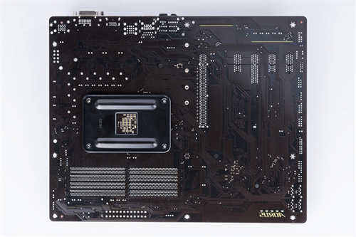 技嘉A520 AORUS ELITE开箱测试/ATX版型设计，AMD的最佳入门主机板选择(14)