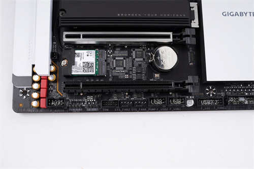 GIGABYTE B550 VISION D主机板开箱测试ft. Ryzen 7 4750G主白色系高颜质Thunderbolt3好迅速(7)