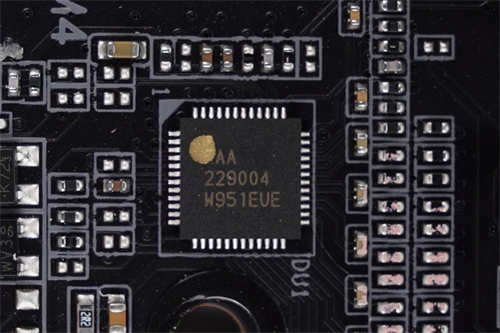 GIGABYTE B550 VISION D主机板开箱测试ft. Ryzen 7 4750G主白色系高颜质Thunderbolt3好迅速(17)