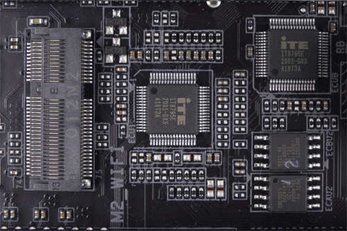 GIGABYTE B550 VISION D主机板开箱测试ft. Ryzen 7 4750G主白色系高颜质Thunderbolt3好迅速(20)
