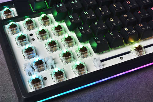 iRocks K71M RGB机械式键盘开箱/满版RGB、二色PBT键帽与智慧转轮(10)