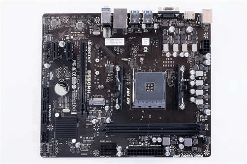 映泰 Biostar B550MH V6.0开箱测试/轻鬆入手B550晶片组的便宜主机板好选择(3)