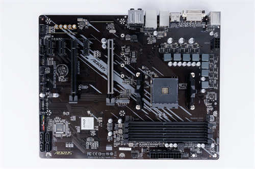 技嘉A520 AORUS ELITE开箱测试/ATX版型设计，AMD的最佳入门主机板选择(13)