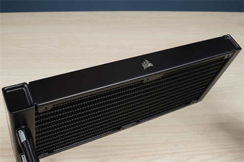 CORSAIR iCUE H100i ELITE CAPELLIX一体式水冷散热器/性能表现依旧，全新设计外型更亮(6)