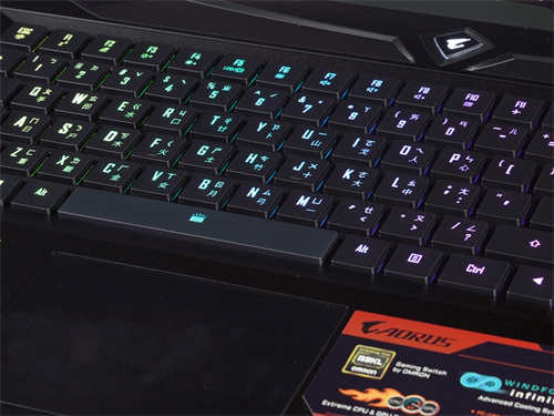 GIGABYTE AORUS 17X YB专业电竞笔电开箱测试/i9-10980HK、RTX 2080 SUPER、双330W变压器供电(15)