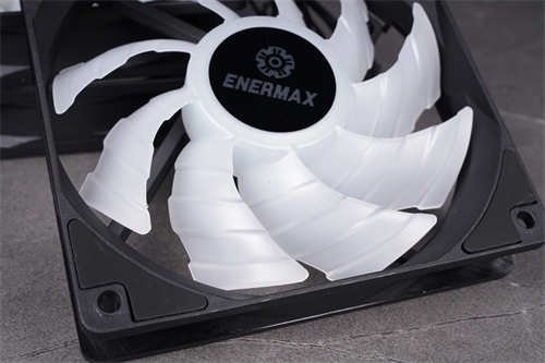 Enermax LIQMAX III ARGB 240/360水冷散热器/平价入门、ARGB加成、性价比高(15)